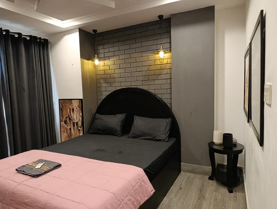 Bed, Photo of the whole room, Bedroom