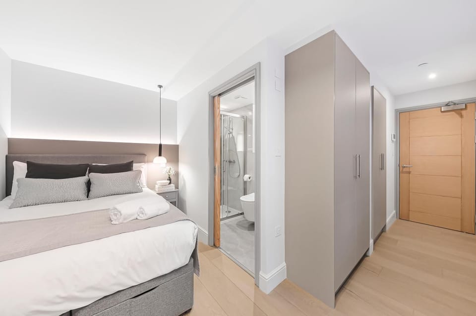 Bed, Photo of the whole room, wardrobe