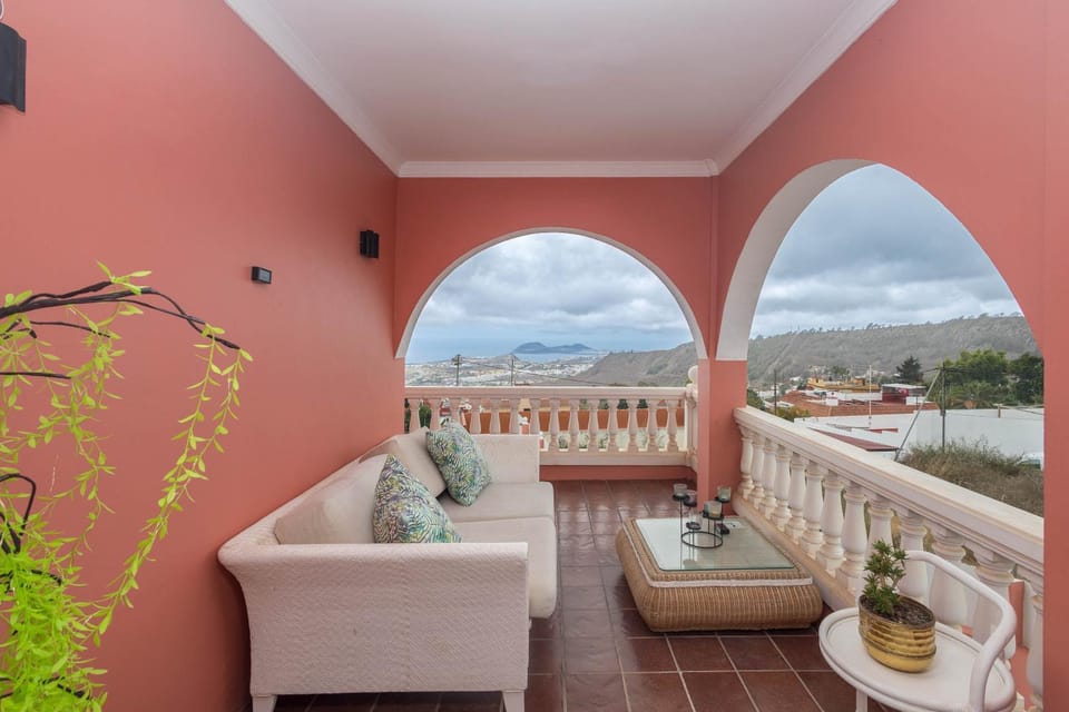 4BR Chalet El Romero-Private Pool, BBQ & Chill House in Comarca Norte