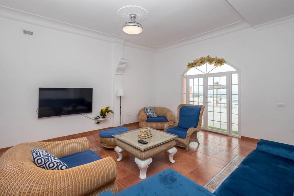 4BR Chalet El Romero-Private Pool, BBQ & Chill House in Comarca Norte