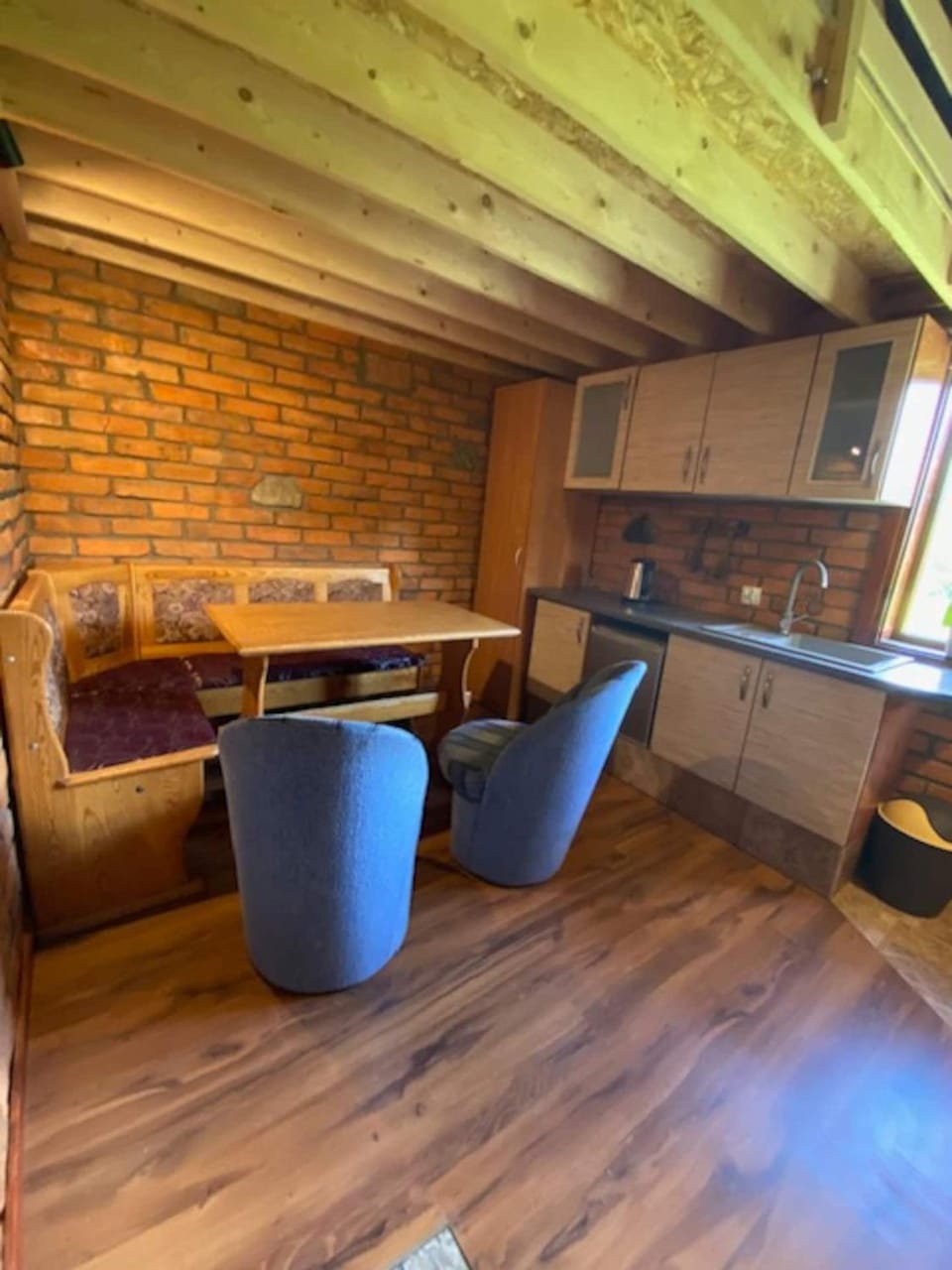 Kitchen or kitchenette, Living room, Seating area, Dining area
