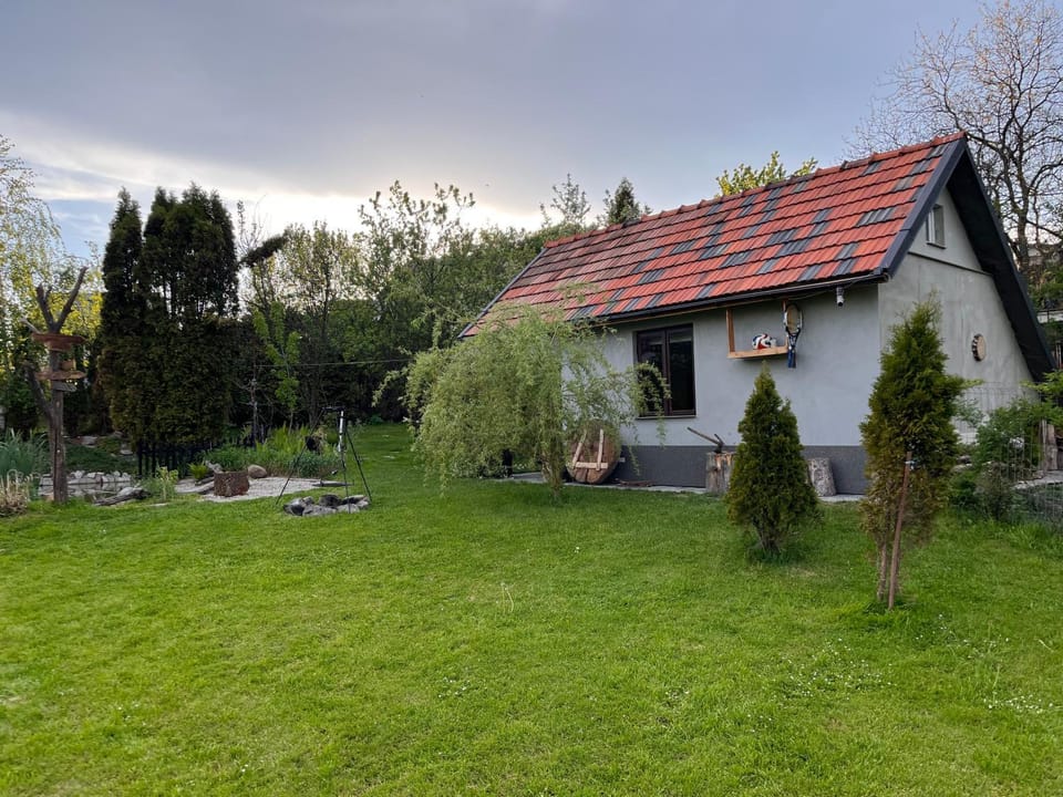 Property building, Day, Natural landscape, Garden, Garden view