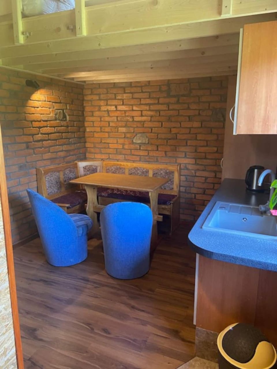 Kitchen or kitchenette, Living room, Seating area, Dining area