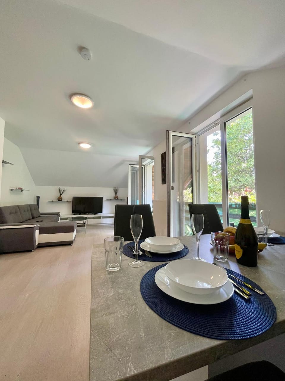 Living room, Dining area