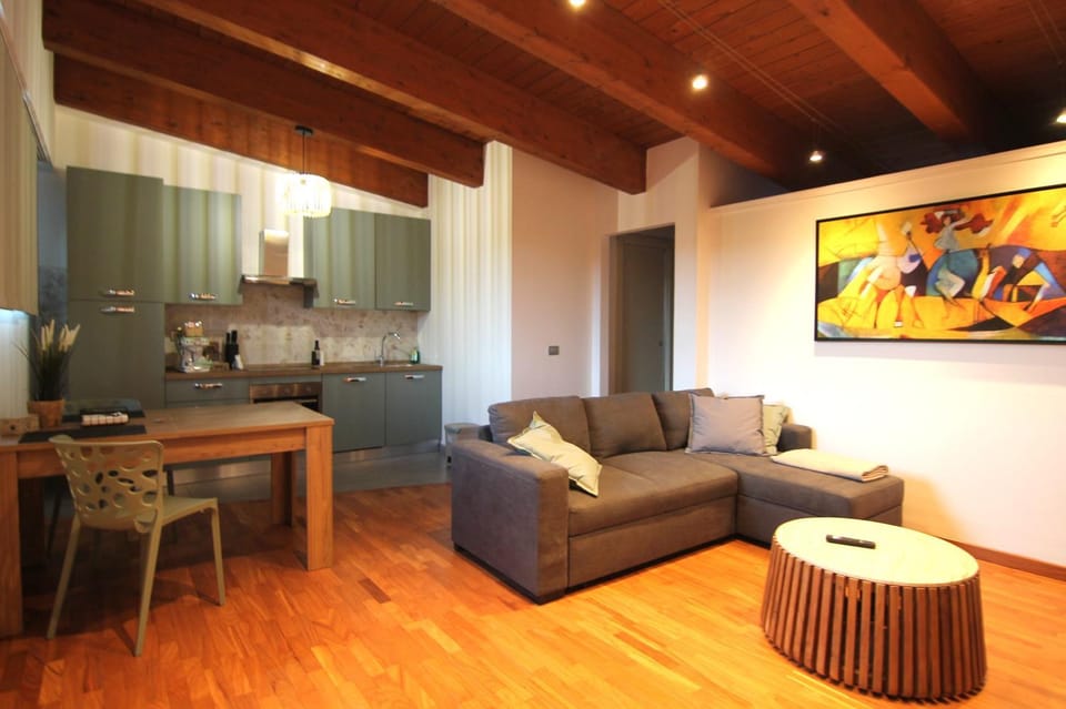 Kitchen or kitchenette, Living room, Seating area, Dining area, oven, stove
