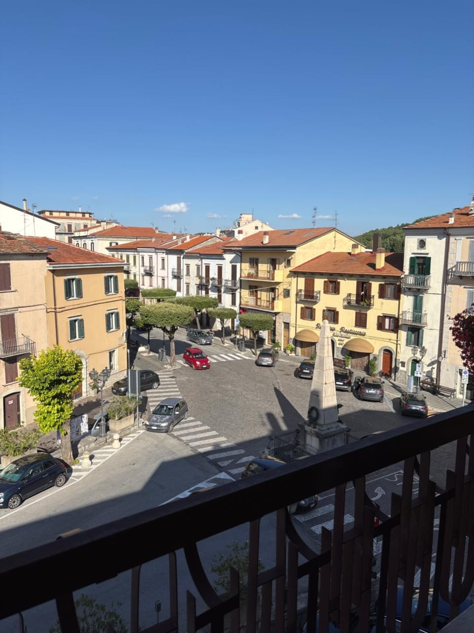 Property building, Day, Neighbourhood, Natural landscape, Bird's eye view, View (from property/room), Balcony/Terrace, City view, Street view, Location, Parking