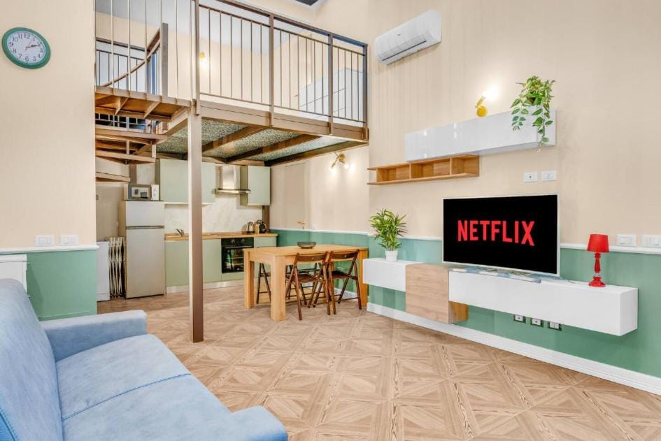 Communal lounge/ TV room, TV and multimedia, Kitchen or kitchenette, Living room, Dining area, Evening entertainment, air conditioner
