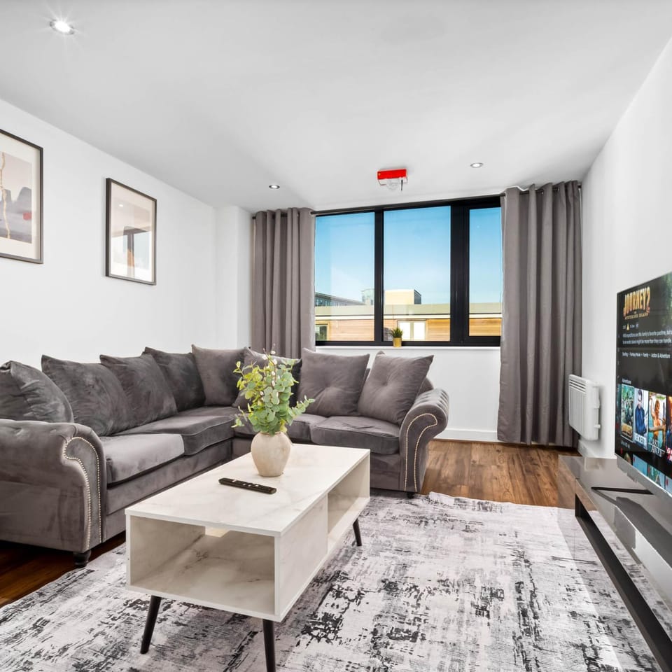 Living room, Seating area, Evening entertainment