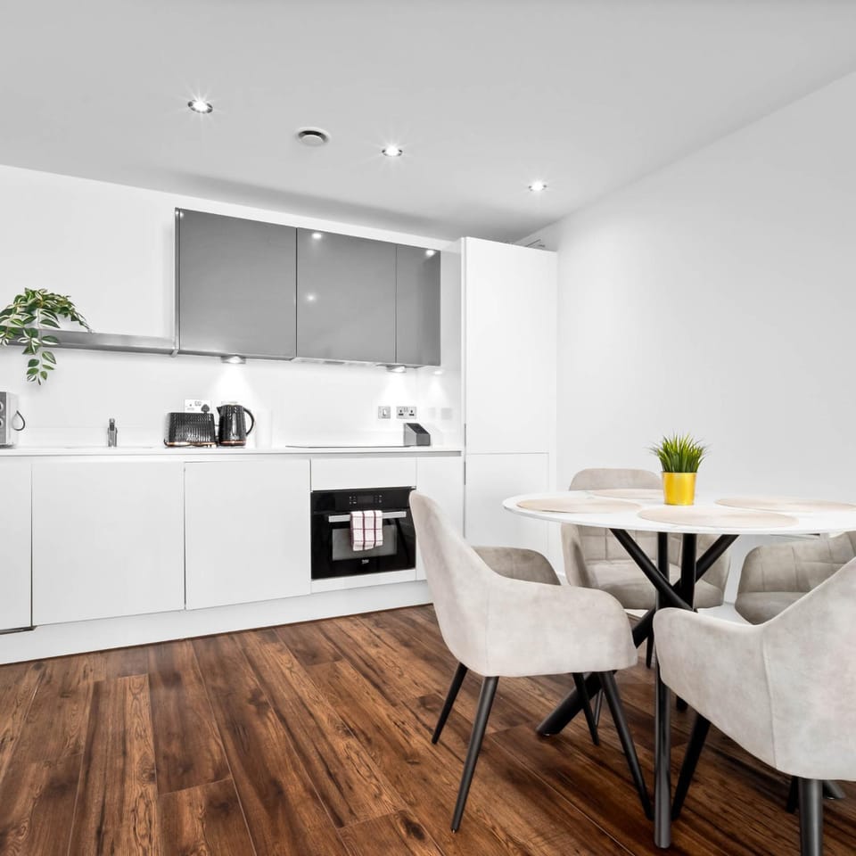 Kitchen or kitchenette, Dining area, toaster