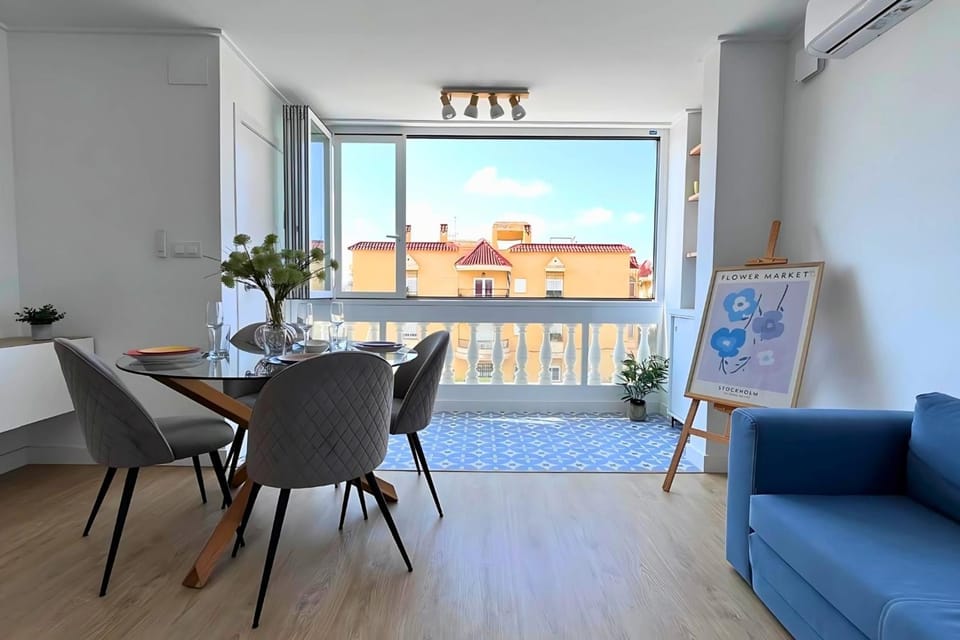 View (from property/room), Seating area, Dining area