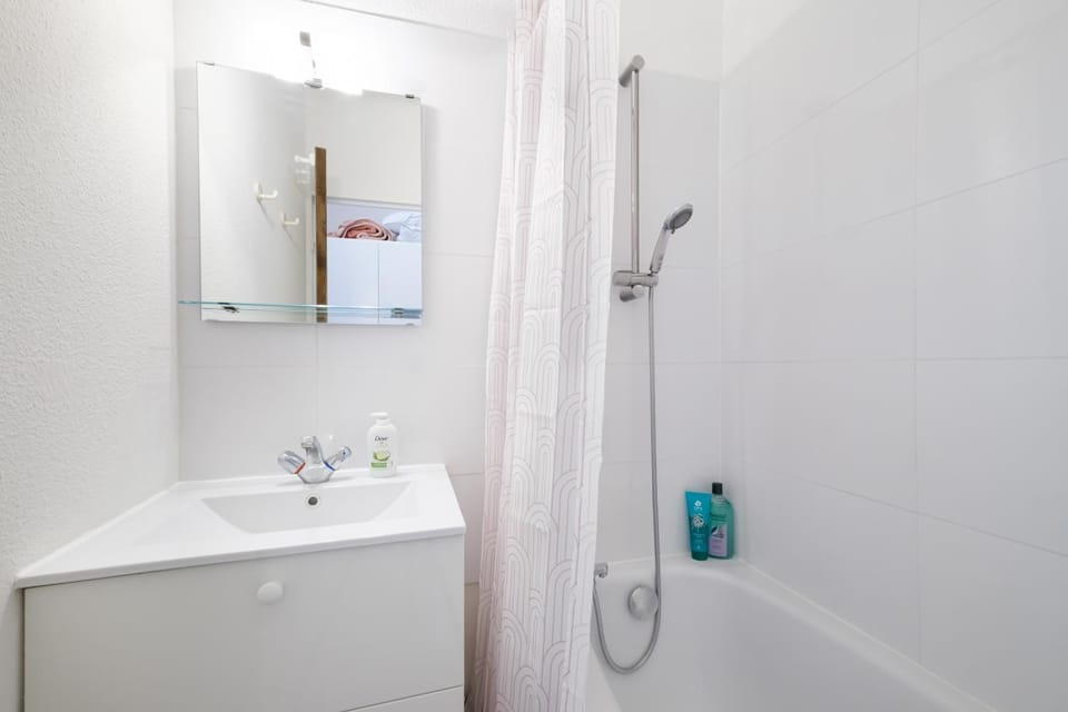 Bathroom, Living room