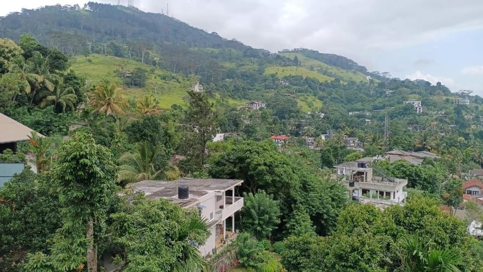 Aurora White Bungalow Kandy Bed and Breakfast in Kandy