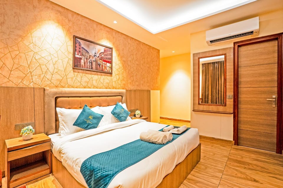 Bed, Photo of the whole room, Bedroom, wardrobe, air conditioner