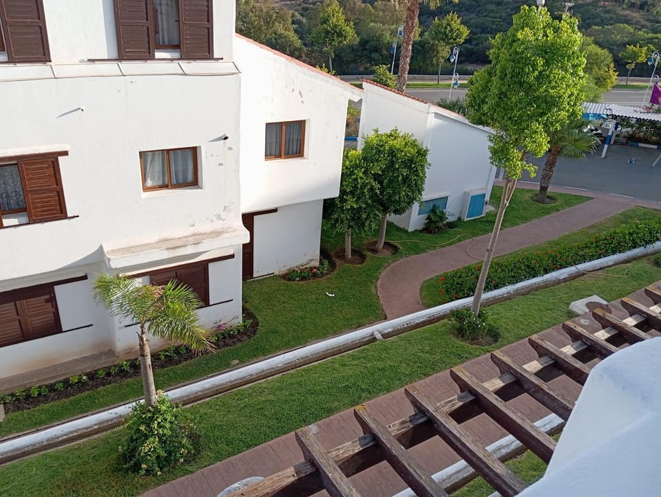 Property building, Spring, Day, Neighbourhood, Natural landscape, Garden, Garden view, Street view