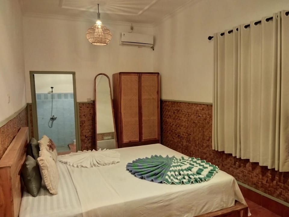 Bed, Photo of the whole room, Bedroom, wardrobe, air conditioner