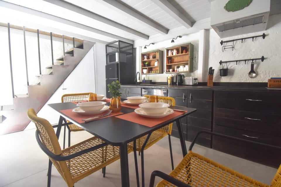 Coffee/tea facilities, Kitchen or kitchenette, Dining area, pet friendly