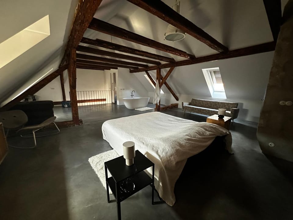 Photo of the whole room, Bedroom