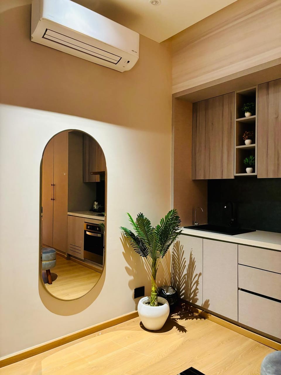 Kitchen or kitchenette, air conditioner
