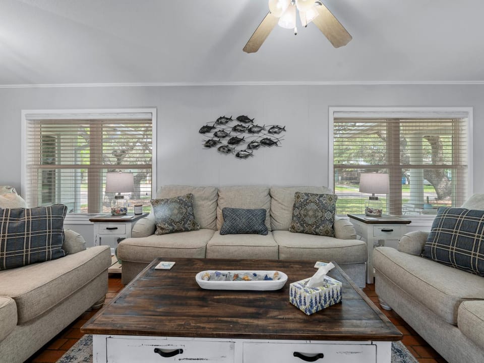 Living room, Seating area, furniture