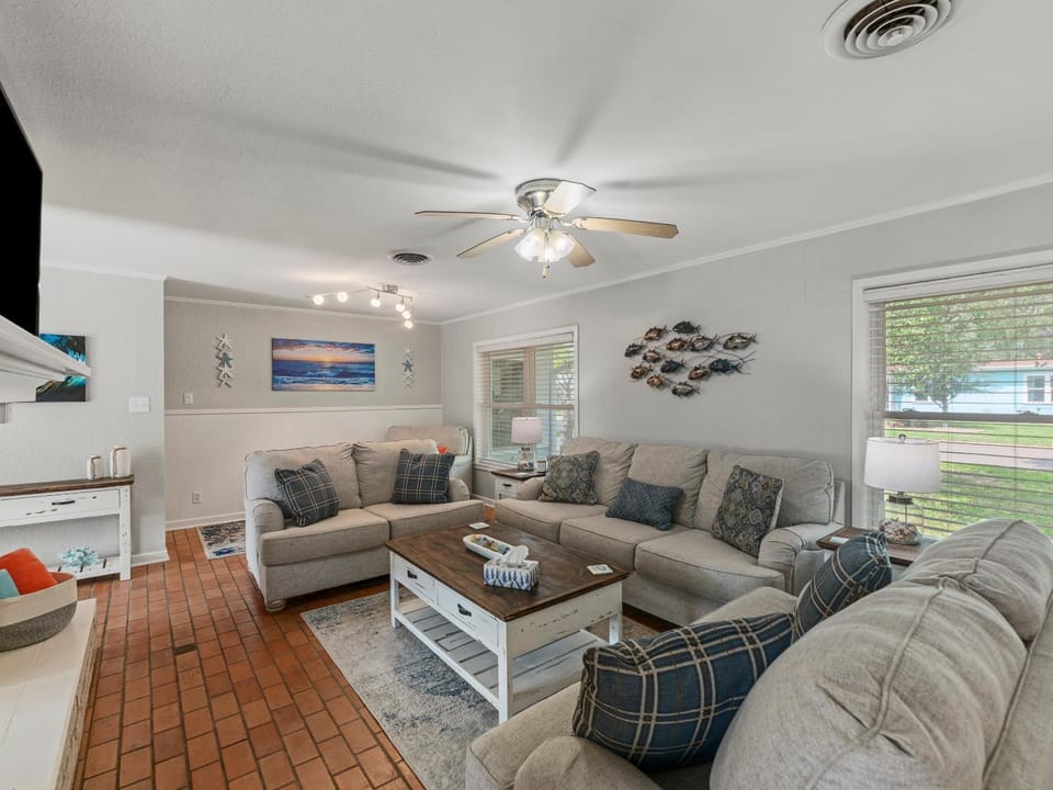 Living room, Seating area, furniture