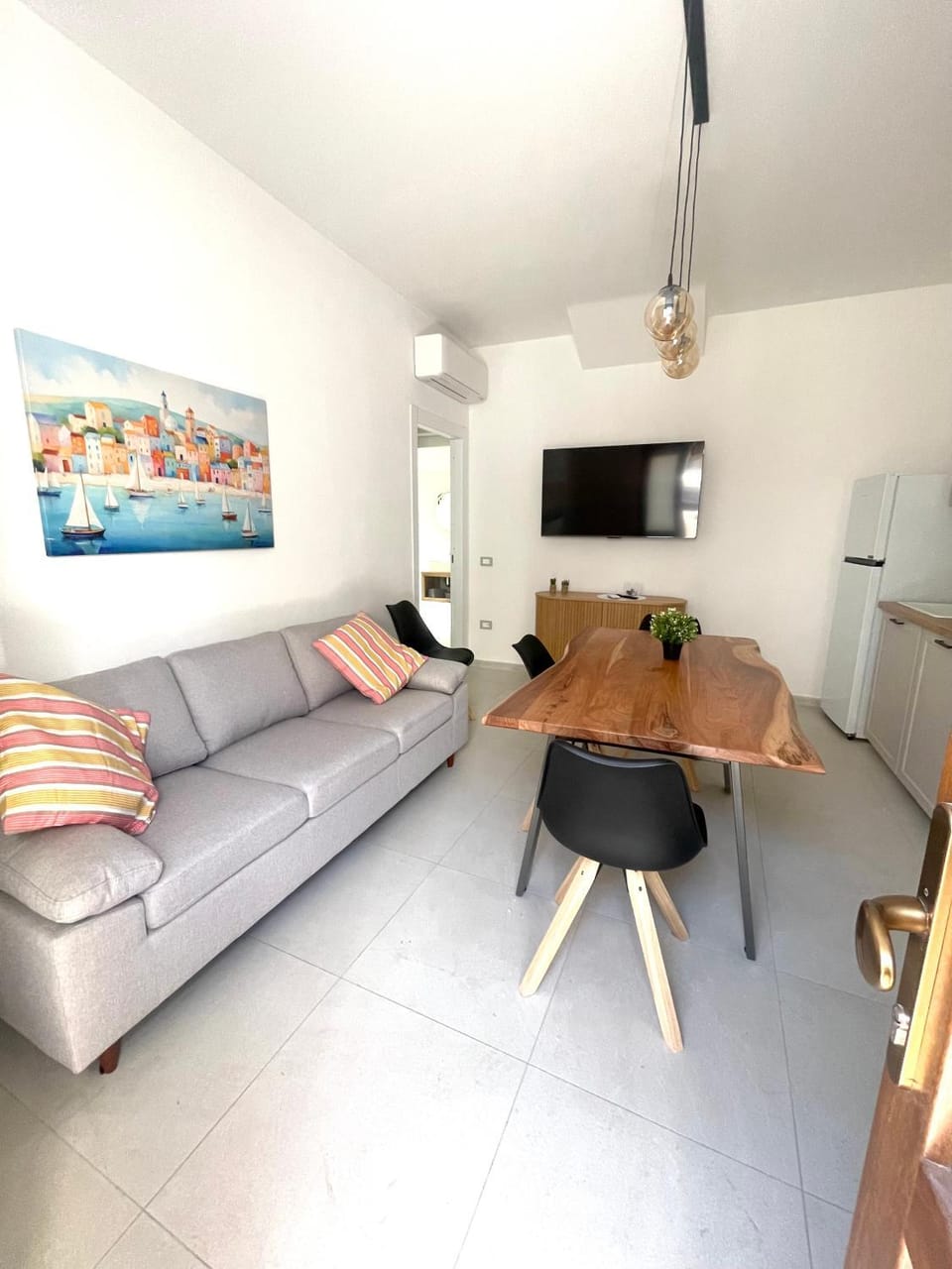 TV and multimedia, Kitchen or kitchenette, Living room, Dining area, Evening entertainment