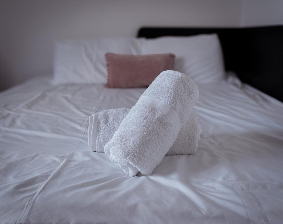 Bedroom, towels
