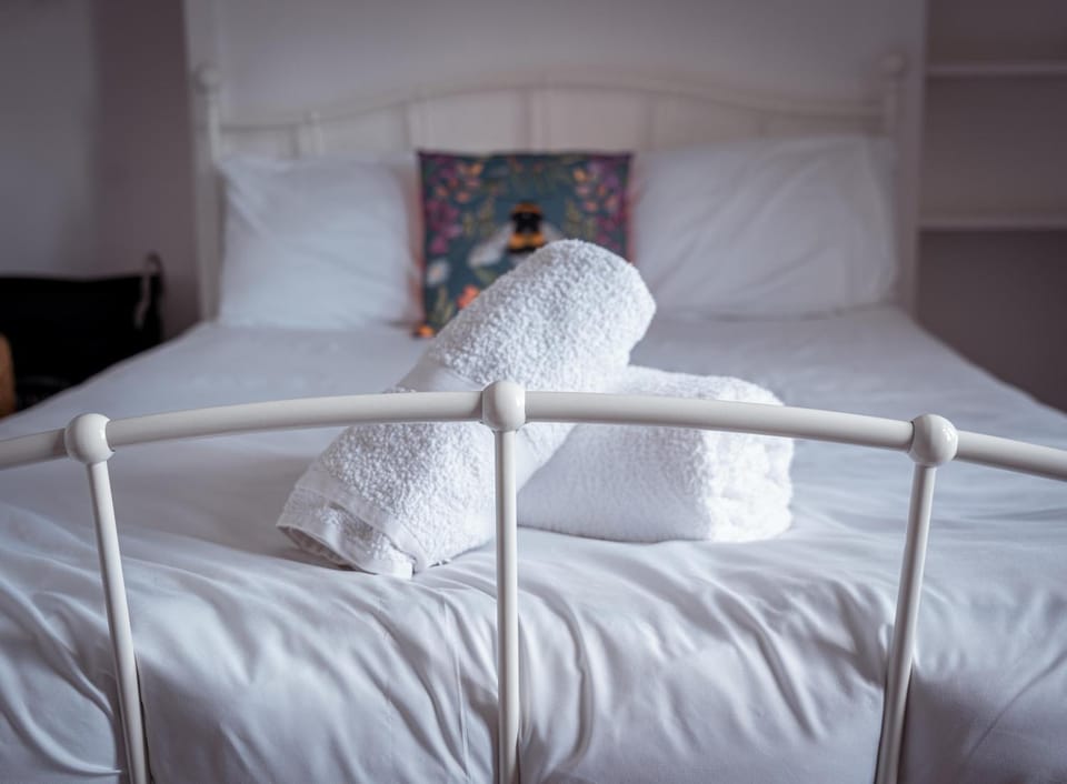 Bedroom, towels