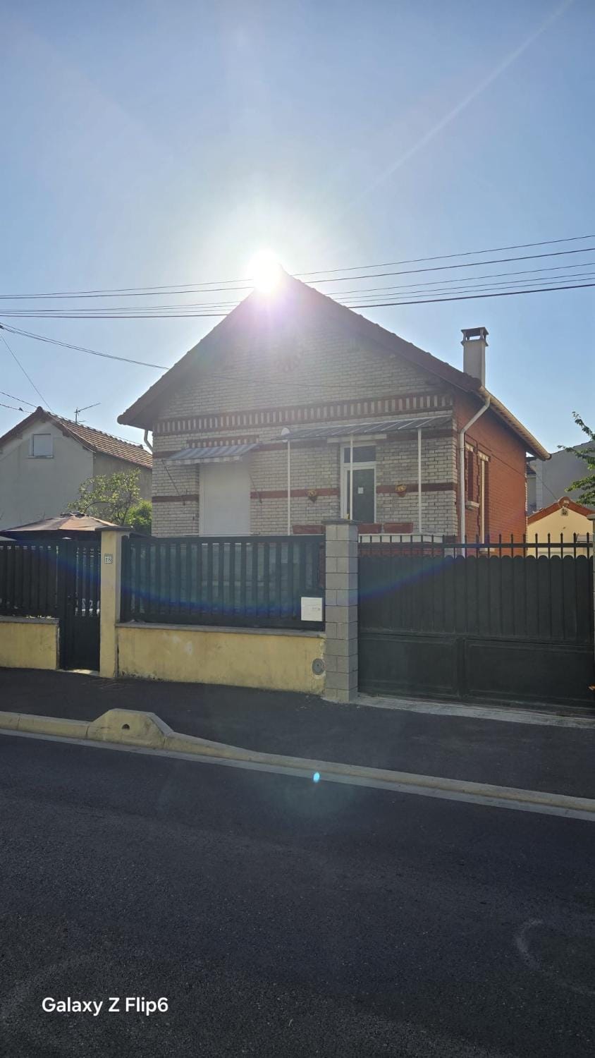 La glam house House in Saint-Denis, France