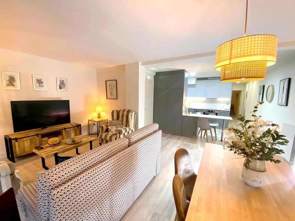 Communal lounge/ TV room, Living room, Dining area