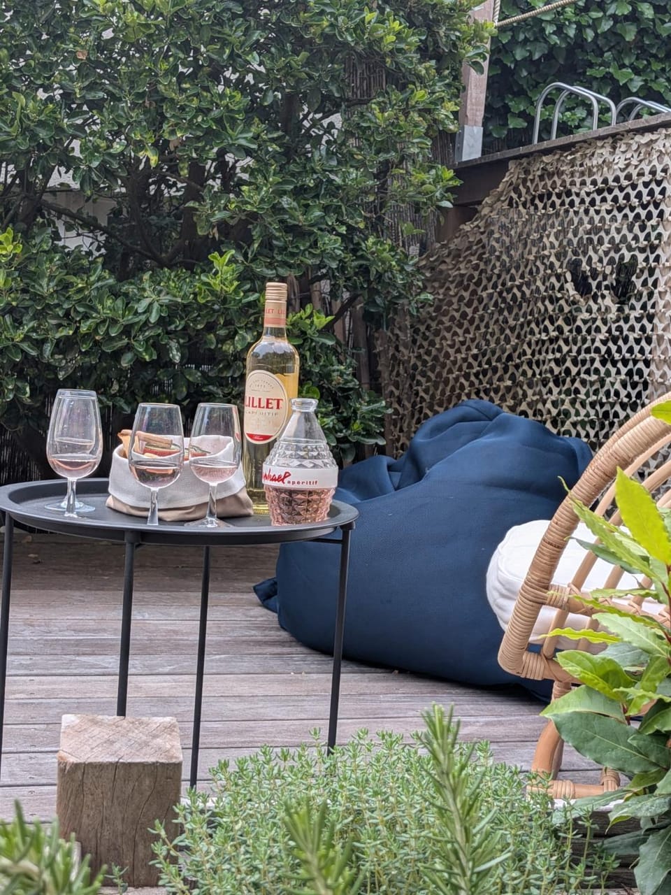 Seating area, Drinks