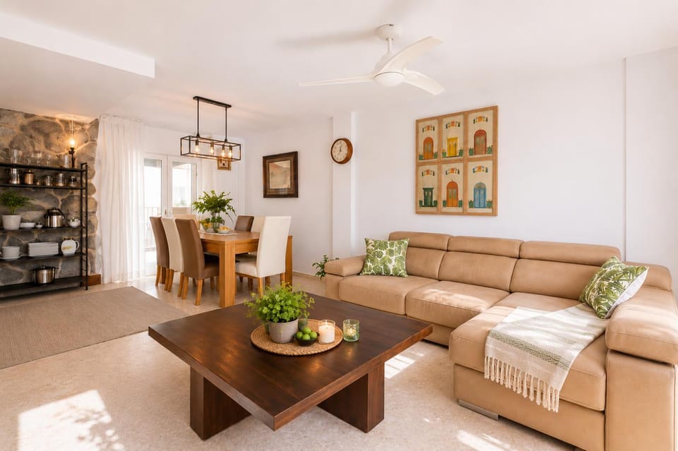 Communal lounge/ TV room, Living room, Dining area
