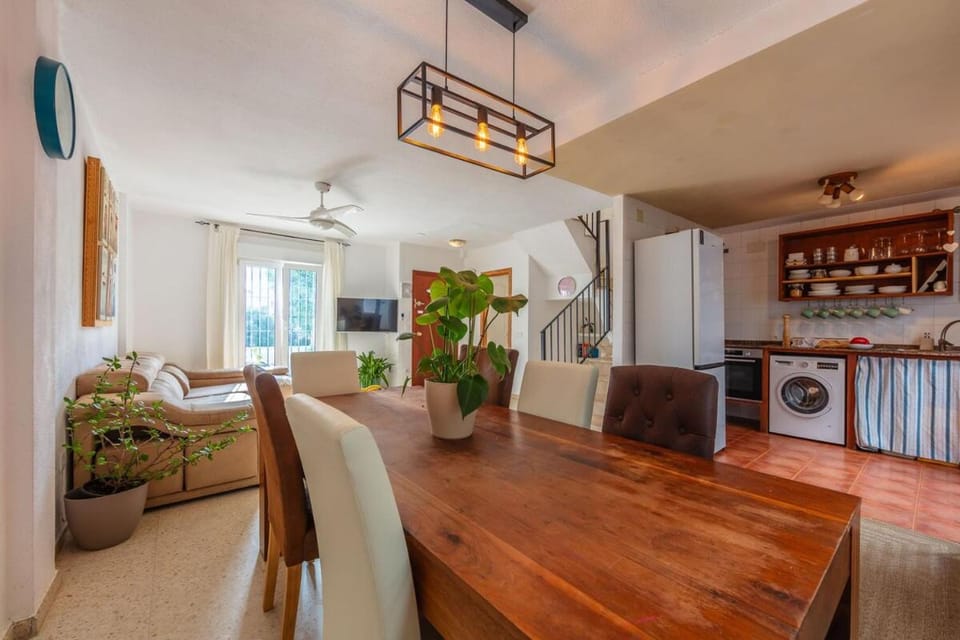 Communal lounge/ TV room, Kitchen or kitchenette, Living room, Dining area