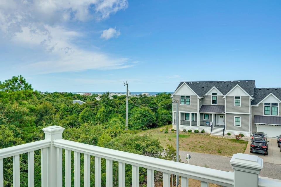 Walk to Beach: Southern Shores Retreat w/ Hot Tub House in Southern Shores