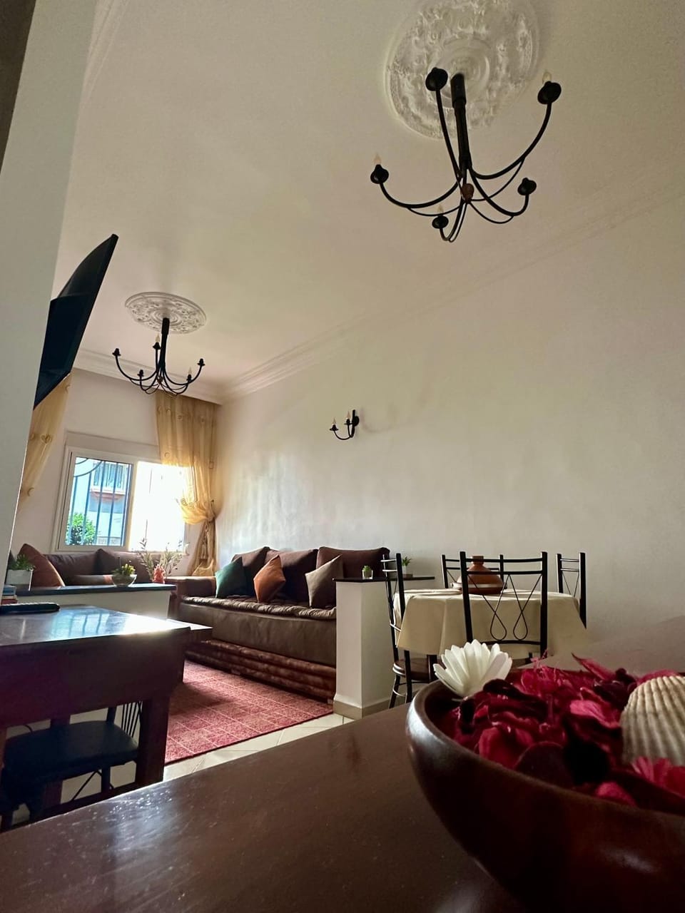 TV and multimedia, Living room, Seating area, Dining area