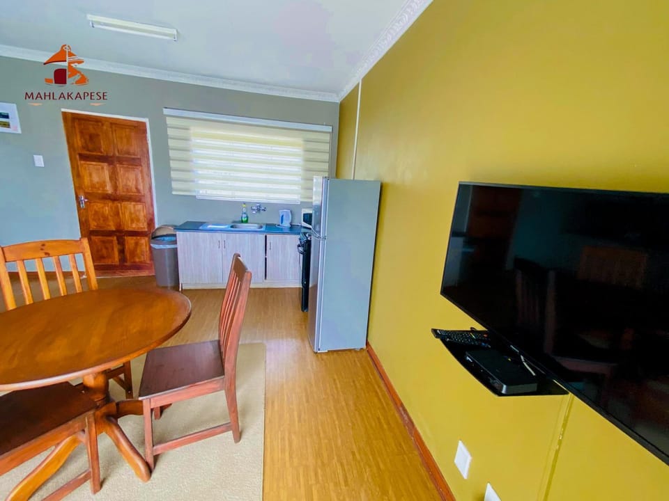 Communal lounge/ TV room, TV and multimedia, Kitchen or kitchenette, Dining area, Evening entertainment