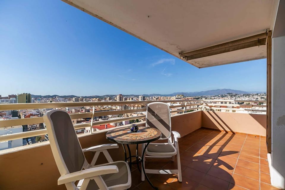 135 - Beachfront Apartment with Pool, Fuengirola! Apartment in Fuengirola
