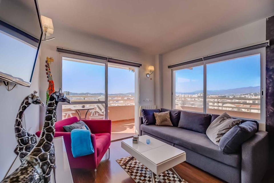 135 - Beachfront Apartment with Pool, Fuengirola! Apartment in Fuengirola