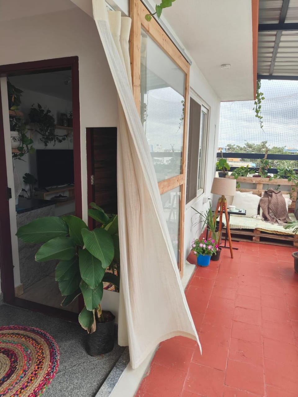 Earthy Homestay Apartment in Bengaluru