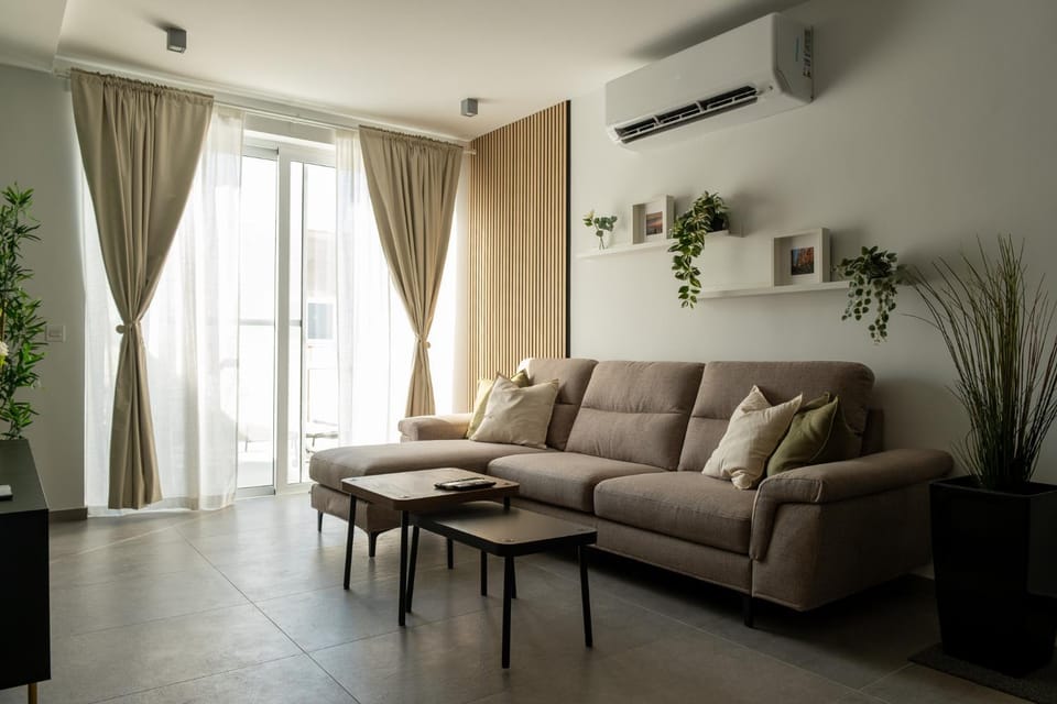 TV and multimedia, Living room, Decorative detail, Beach, air conditioner, air conditioner