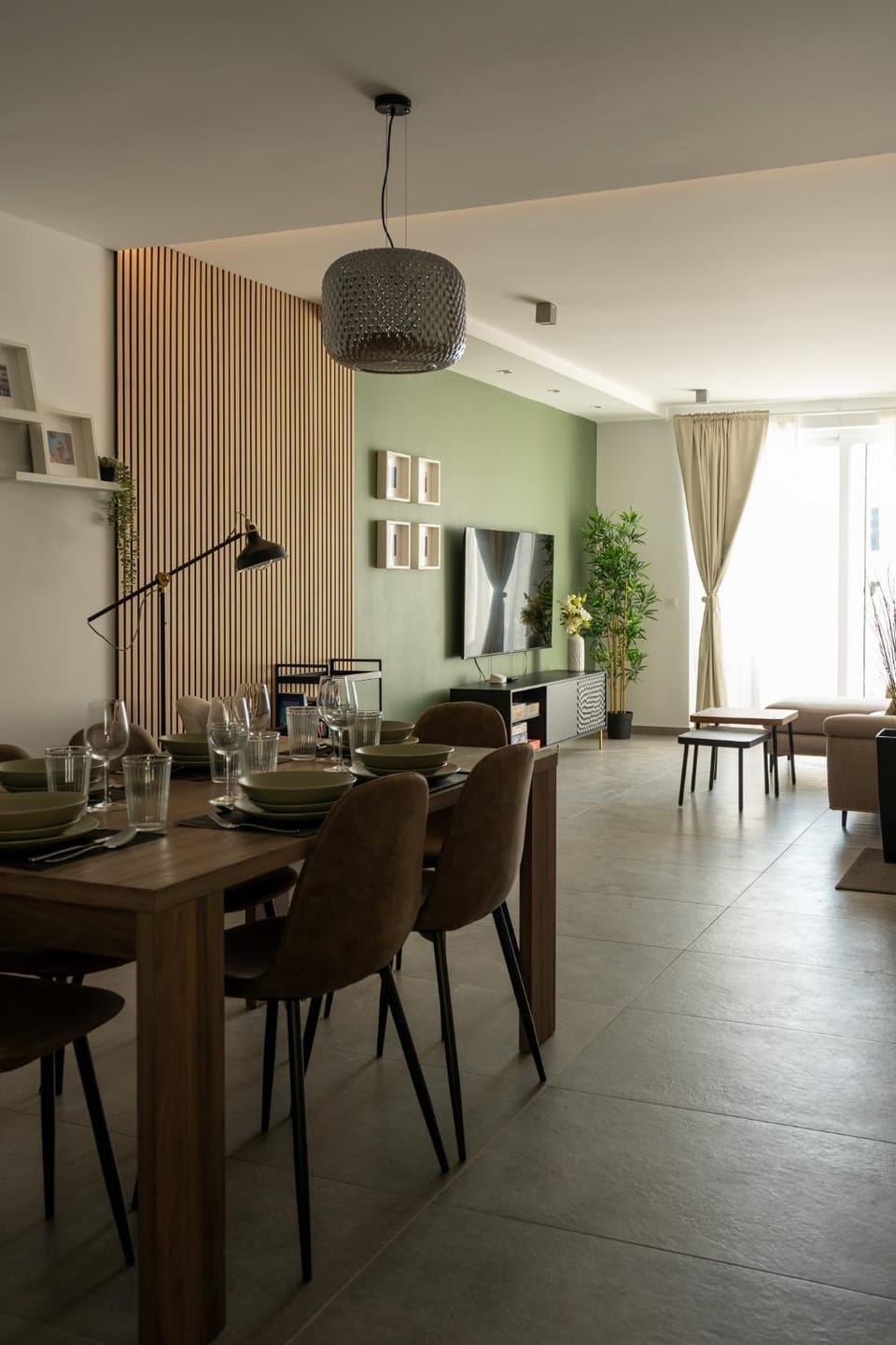 TV and multimedia, Decorative detail, Dining area, air conditioner, air conditioner