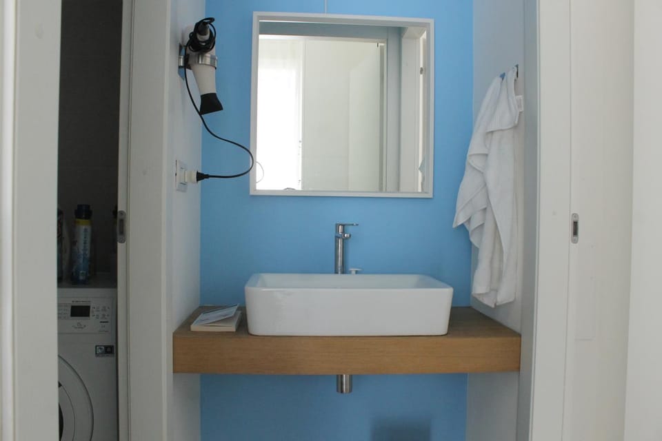 Bathroom, towels