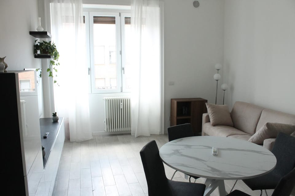 Living room, Dining area, internet