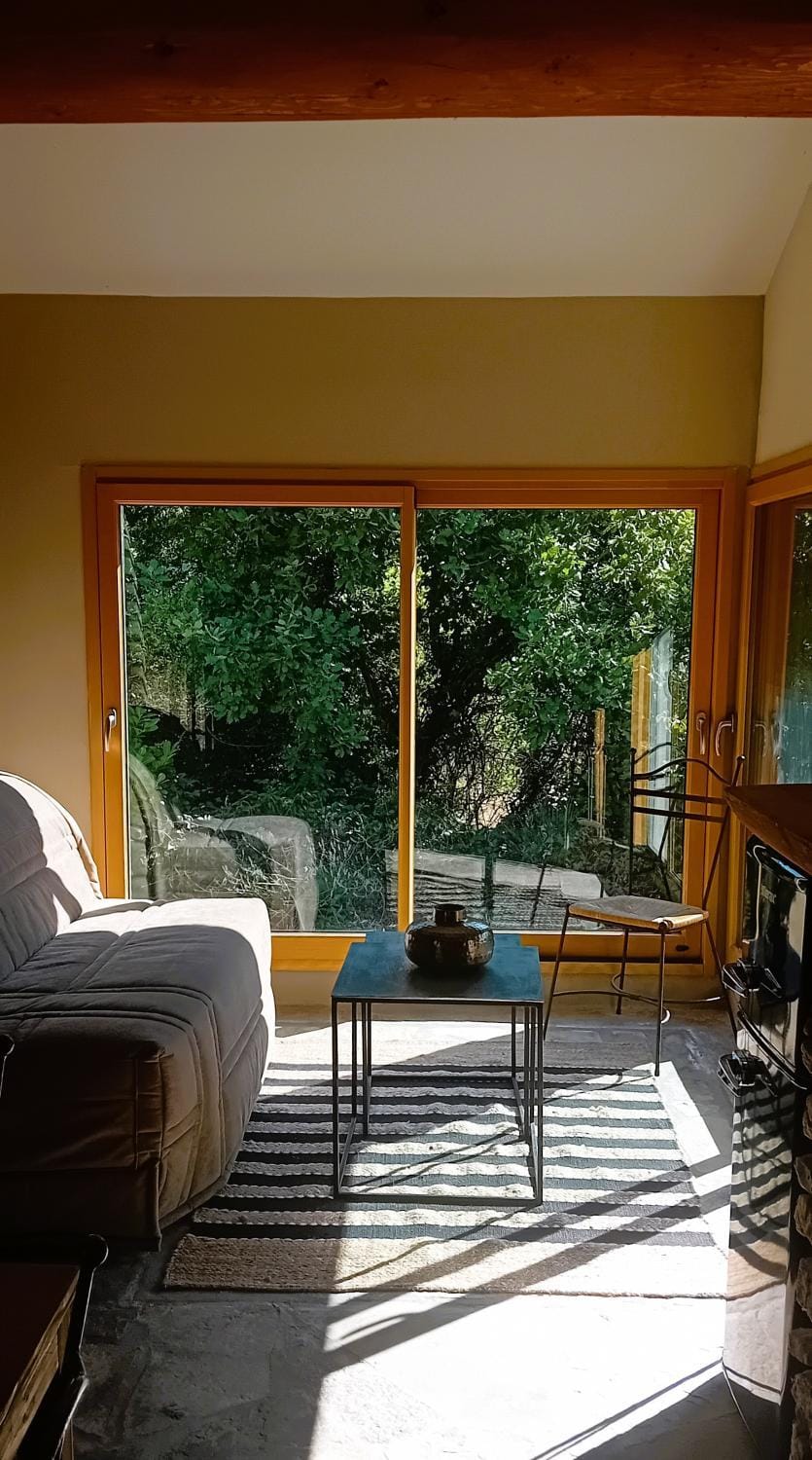 Bed, Living room