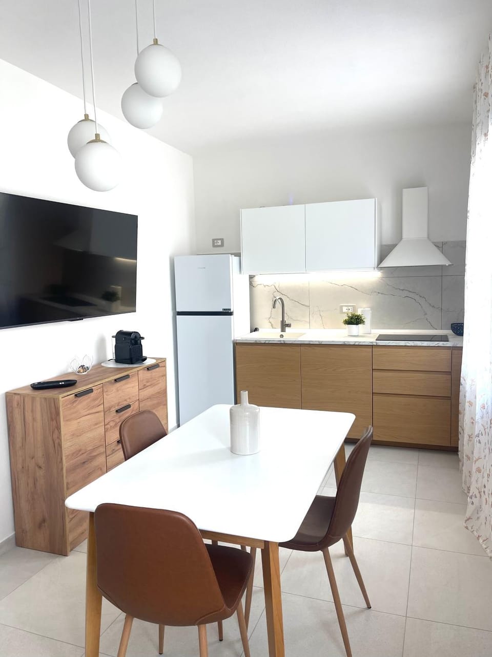 TV and multimedia, Dining area, dishwasher, oven, stove