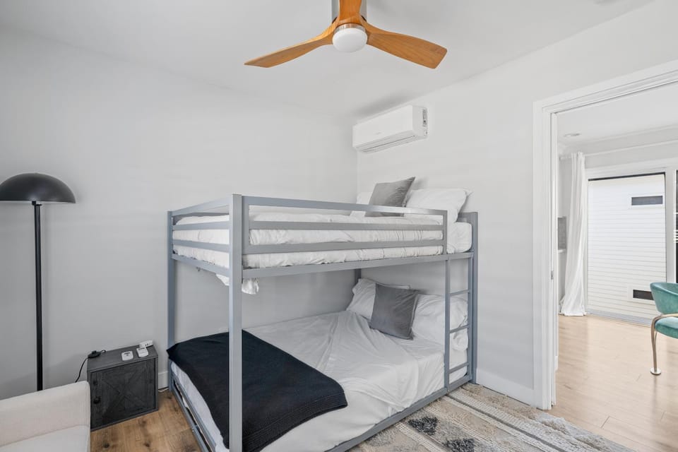 Bed, Bedroom, bunk bed