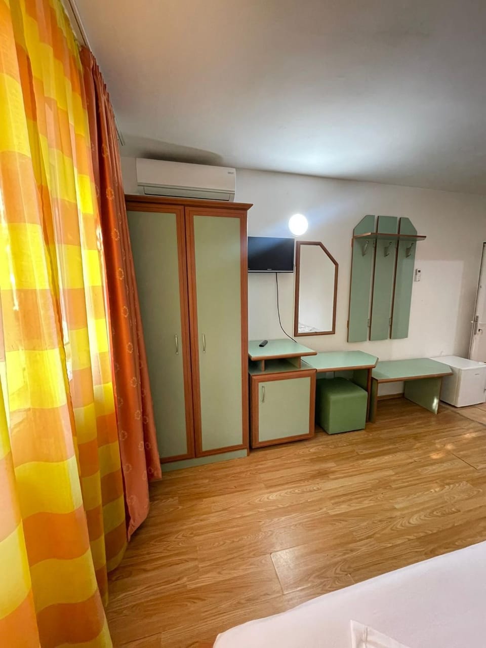 Bed, Photo of the whole room, Bedroom, wardrobe
