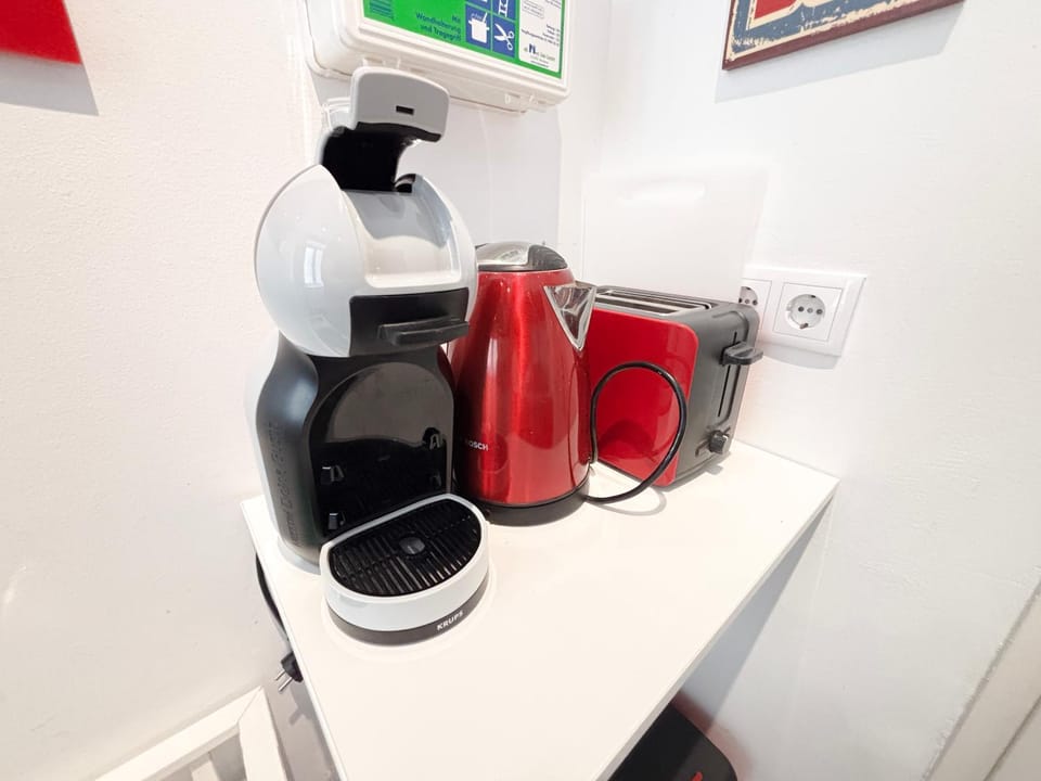 Coffee/tea facilities, toaster