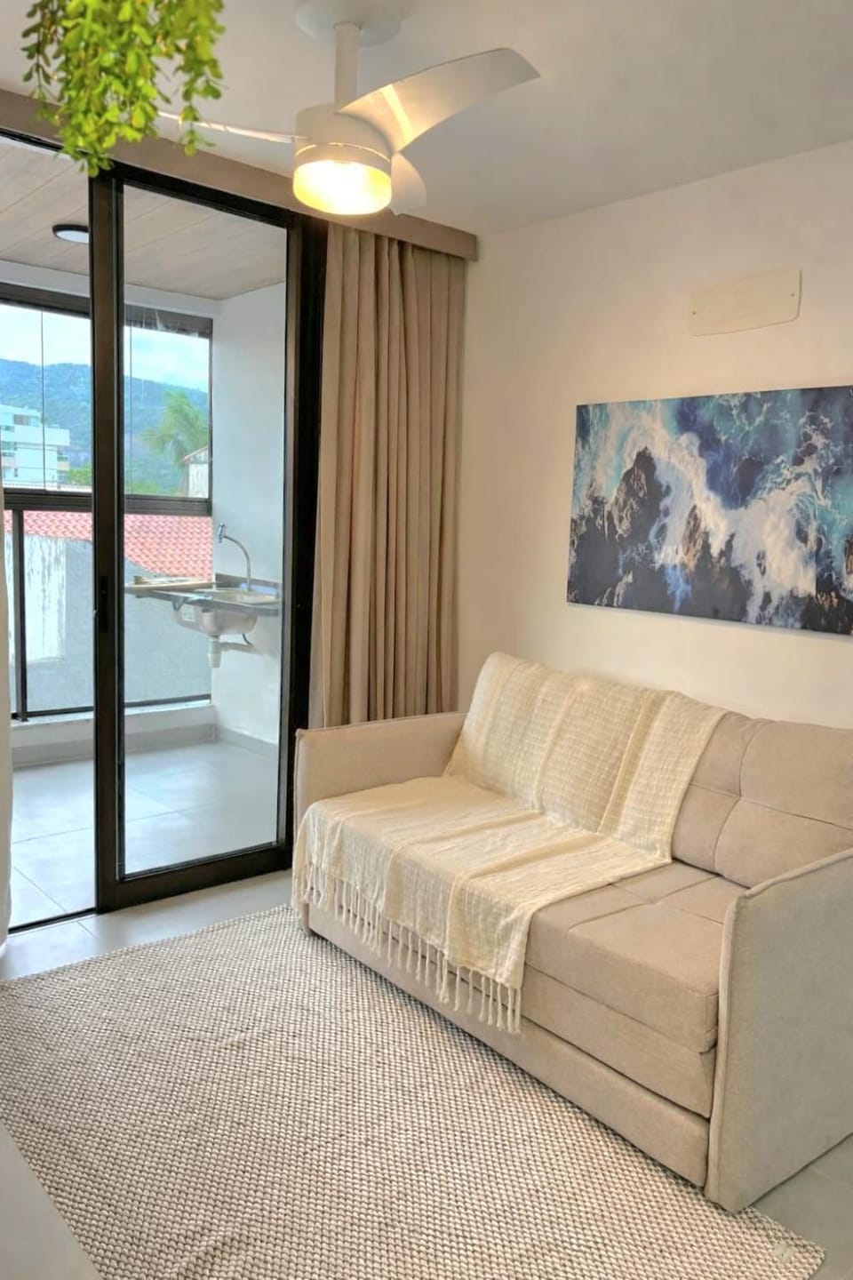 Quarto e Sala alto padrão a 150M da praia de Piratininga Apartment in Niterói