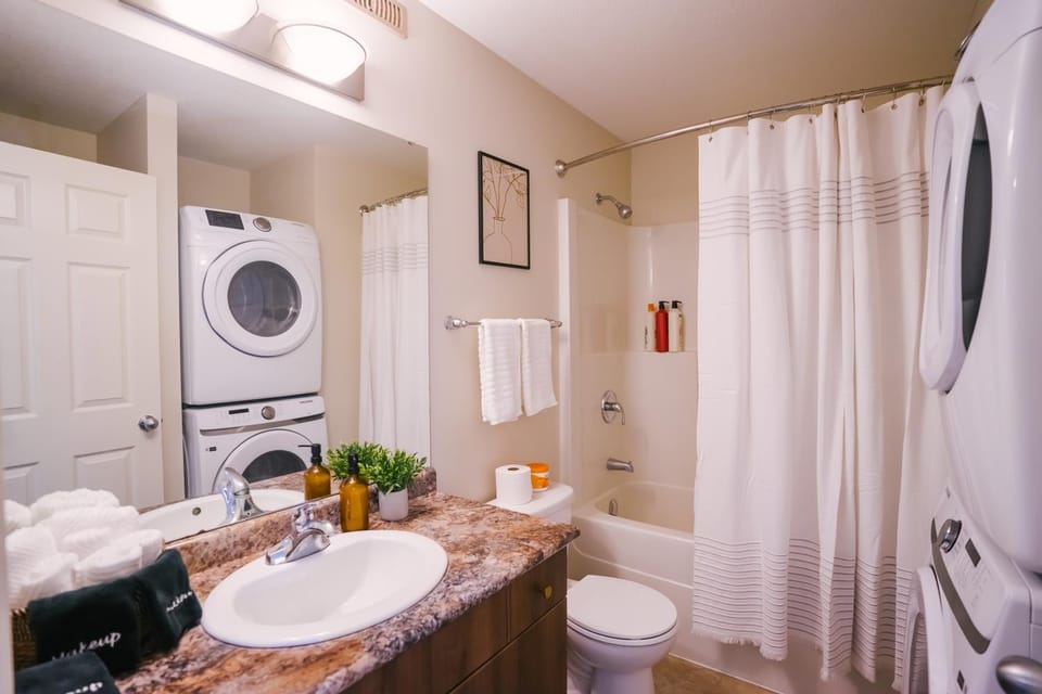 Cozy & Stylish Laneway suite Apartment in Regina