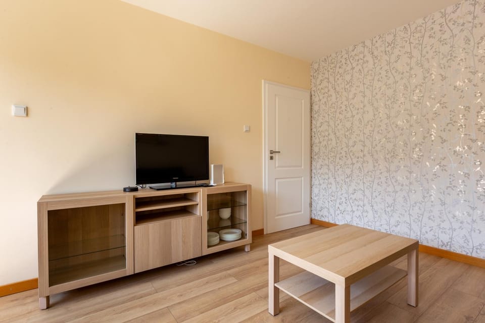 Communal lounge/ TV room, TV and multimedia, Living room, Seating area, Evening entertainment